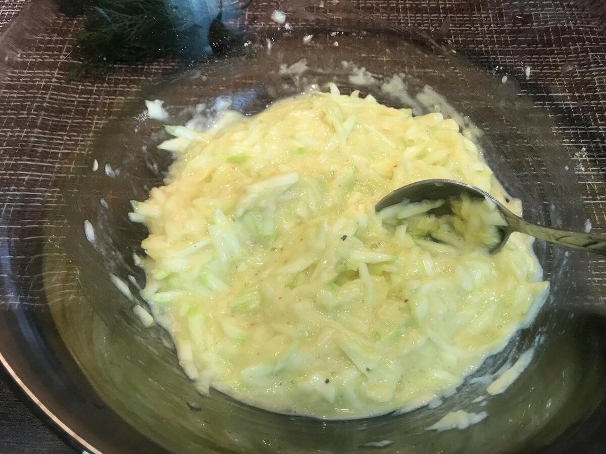 Блины из кабачков рецепт на сковороде с сыром колбасой и помидорами