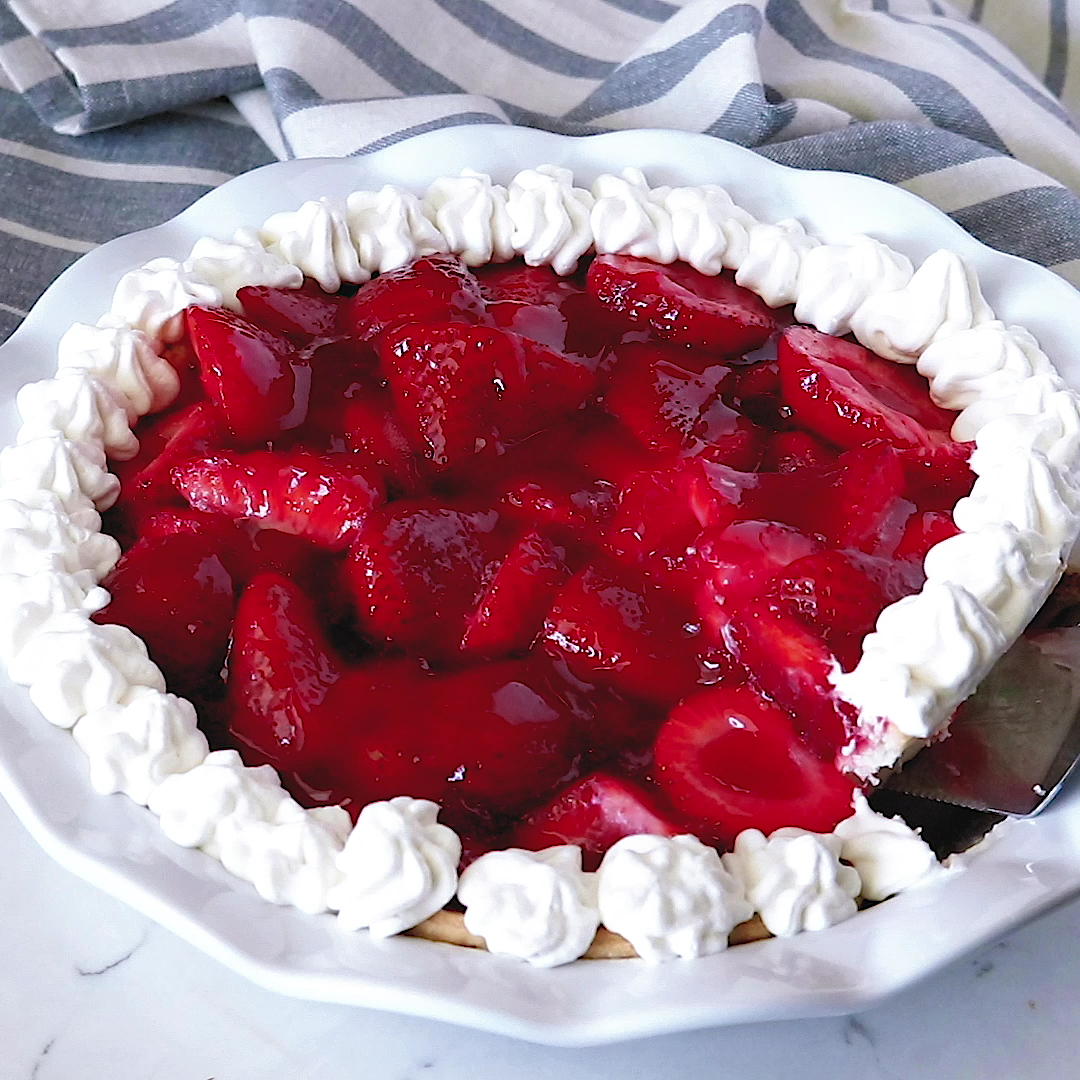 Красивые пироги с клубникой