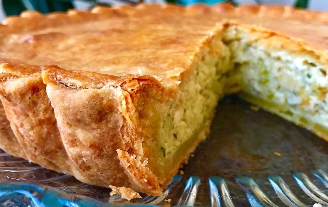 Открытый пирог с консервой