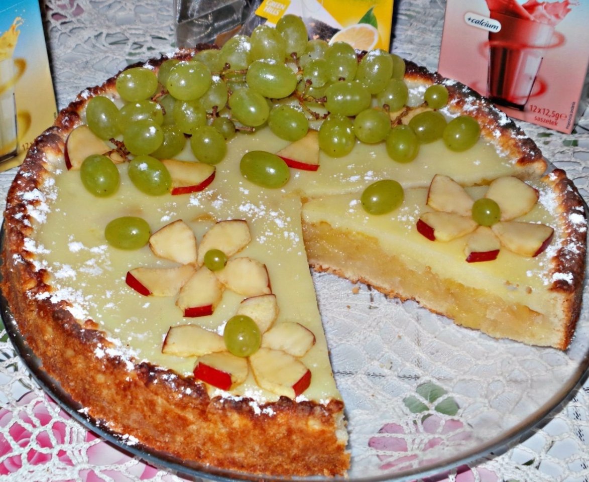 Пирог с луком и яйцом
