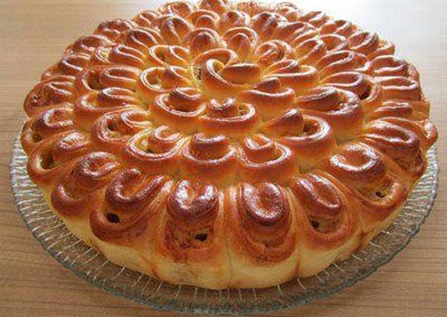 Рецепты домашних пирогов из дрожжевого теста. Мясной пирог Хризантема. Катрин Байер пирог Хризантема. Красивая выпечка из дрожжевого теста. Красивые дрожжевые пироги.