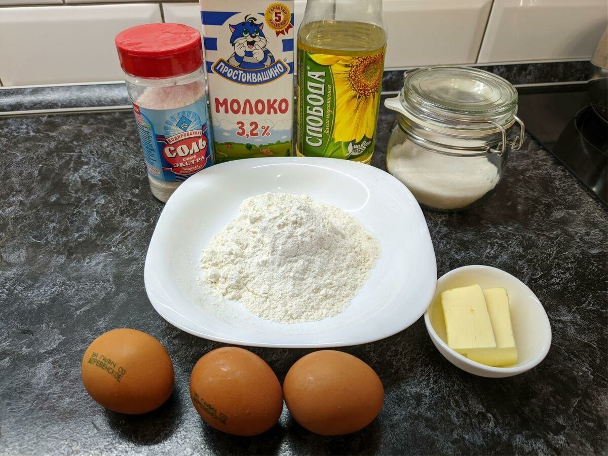 Кефир 1 яйцо мука сахар. Ингредиенты для блинов. Продукты для приготовления блинов. Ингредиенты для блинного теста. Ингредиенты для блинчиков на молоке.