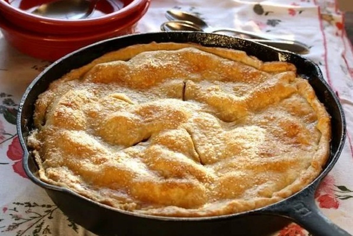 Яблочный пирог кусочек