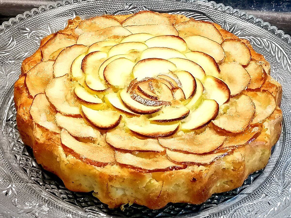 Яблочный пирог с розочками