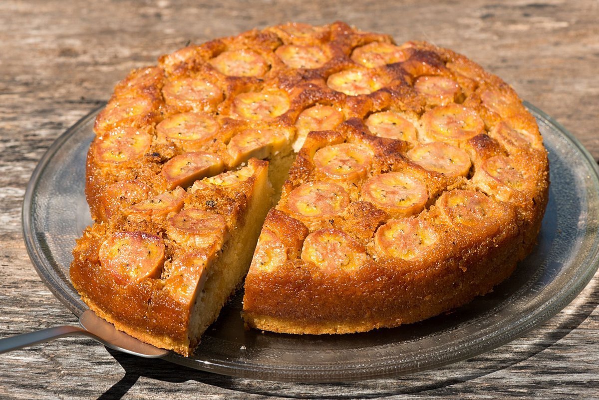 Шарлотка с грушами