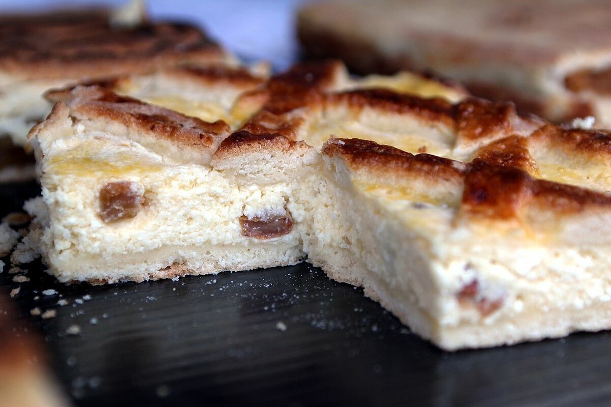 Пирог с изюмом в духовке