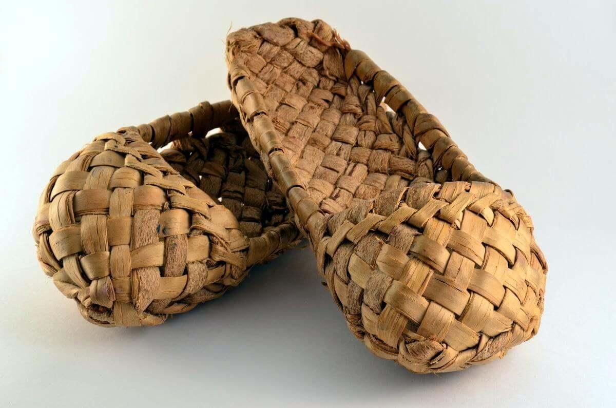 Исторические вещи лапти