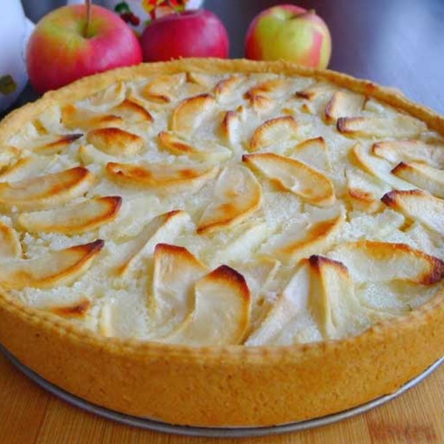 Красивый пирог с яблоками