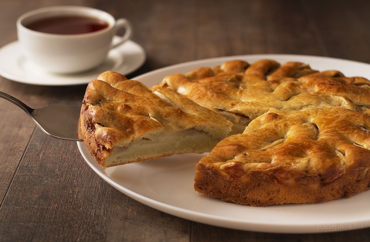 Шарлотка с яблоками