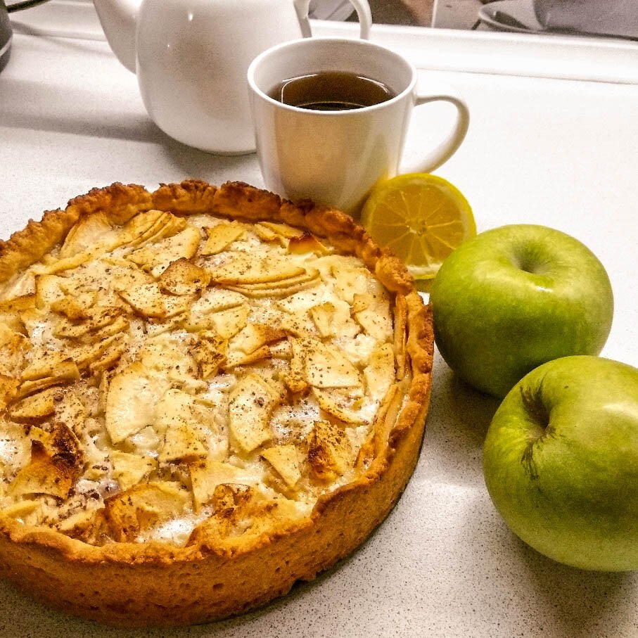 Шарлотка с яблоками