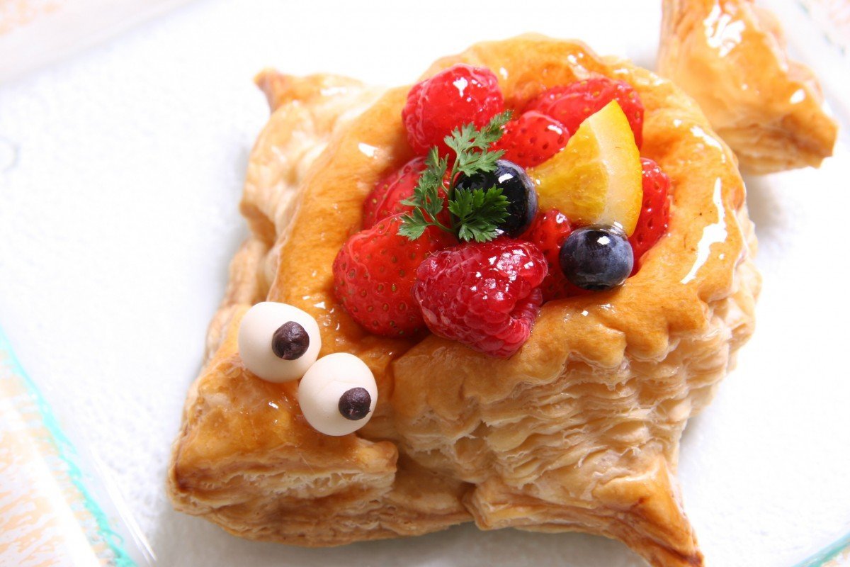 Открытый пирог с клубникой замороженной