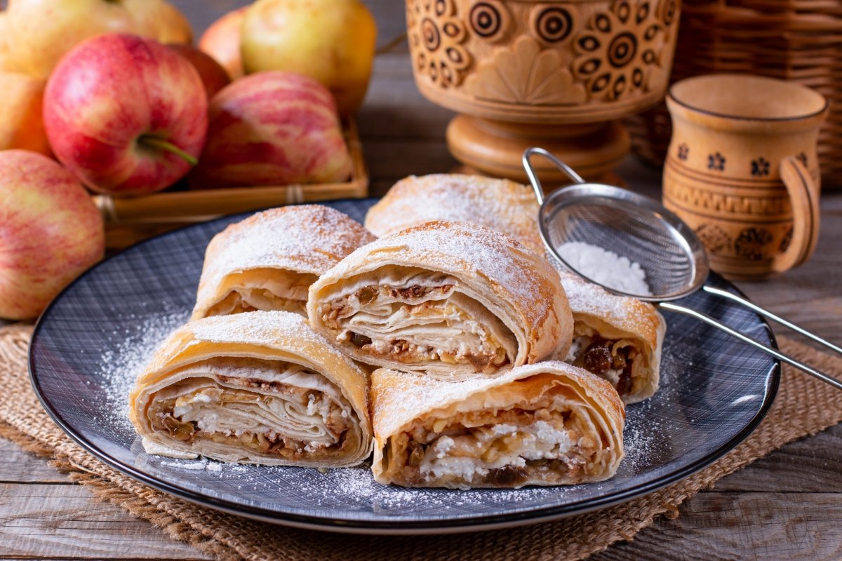Венский штрудель с яблоками и корицей