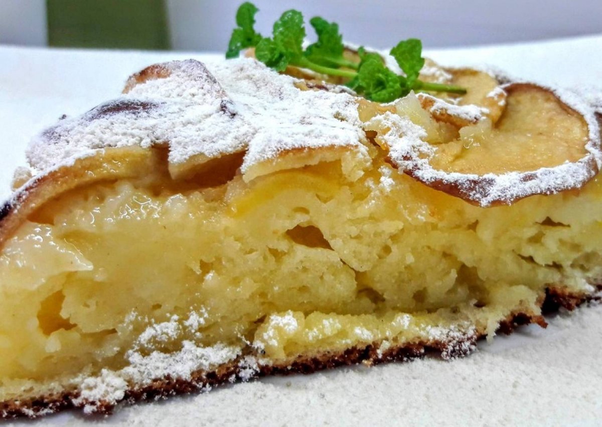 Кусок яблочного пирога