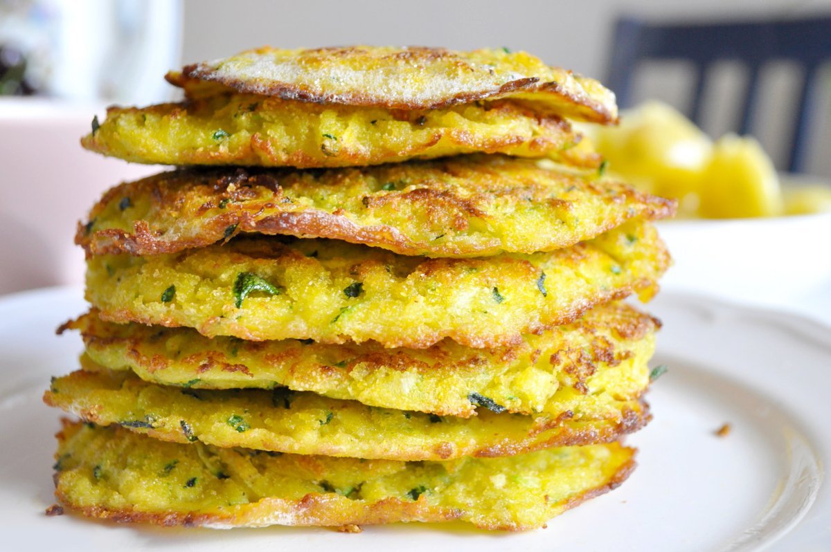 Блинный пирог с курицей и грибами