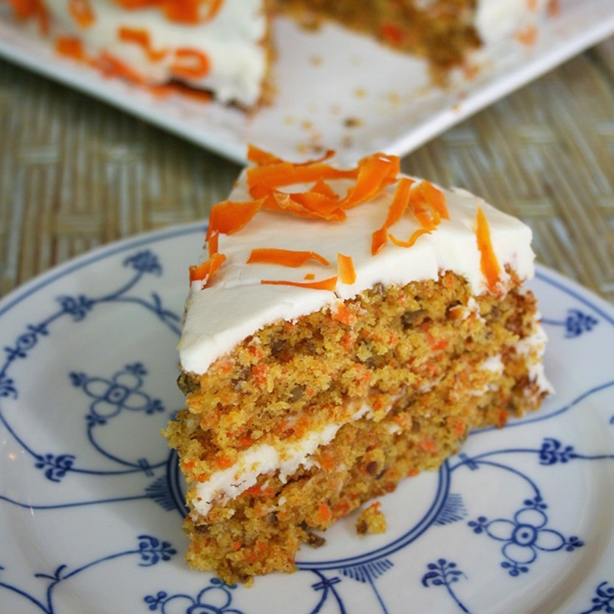 Морковный торт кусочек