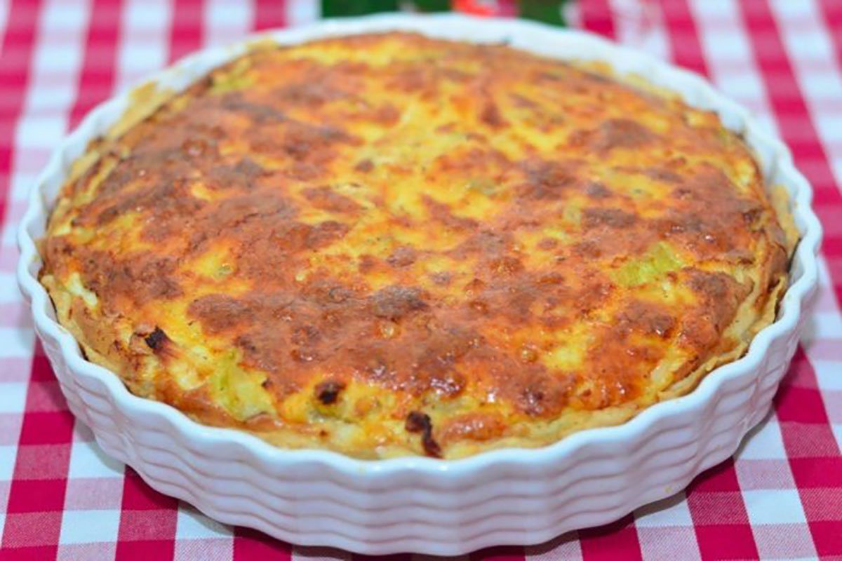 Луковый пирог с плавленными сырками