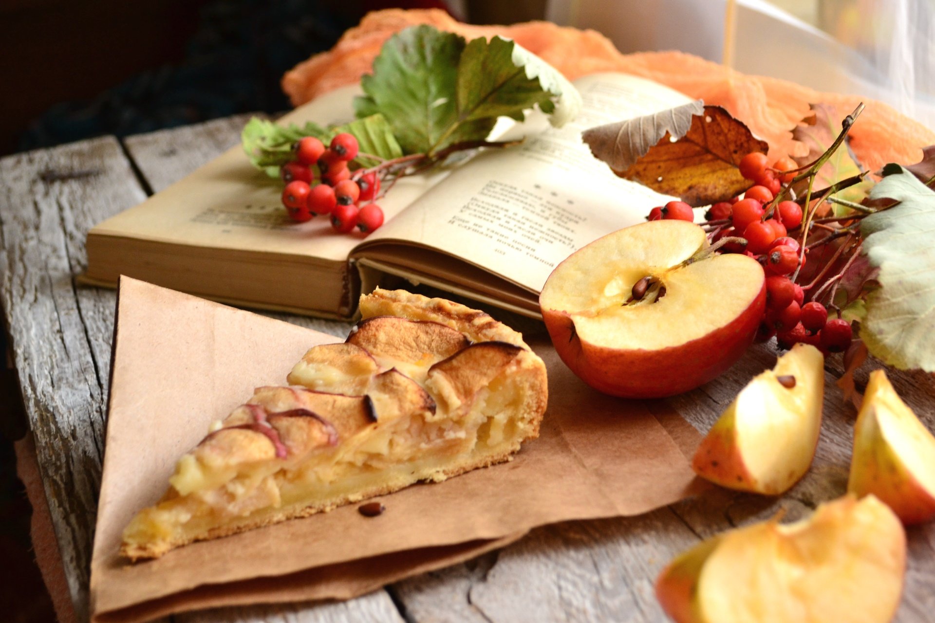 Яблочный обед. Выпечка на осеннюю тематику. Осенний пирог. Осенние Десерты выпечки. Осень яблочный пирог.