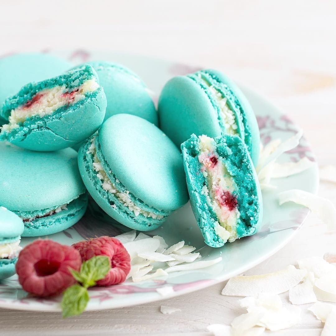 Макаронс мята малина