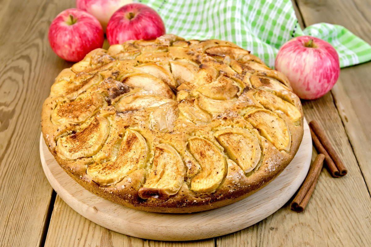 Шарлотка с яблоками