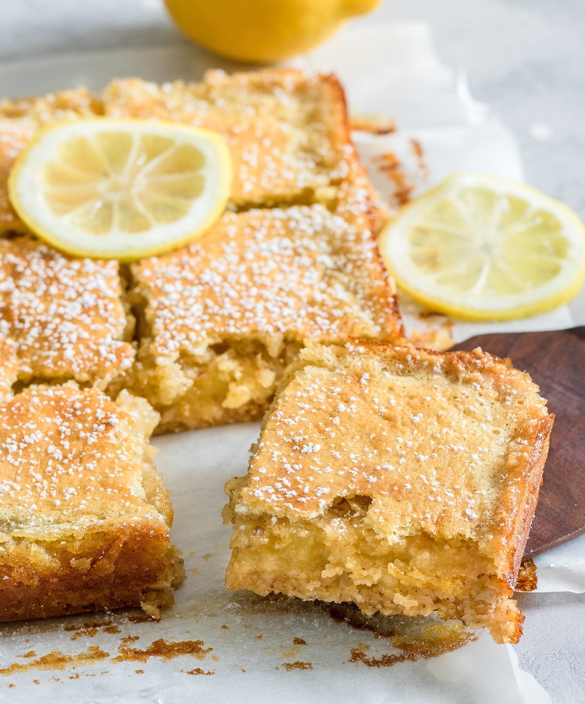 Пирог с клубникой и яблоками