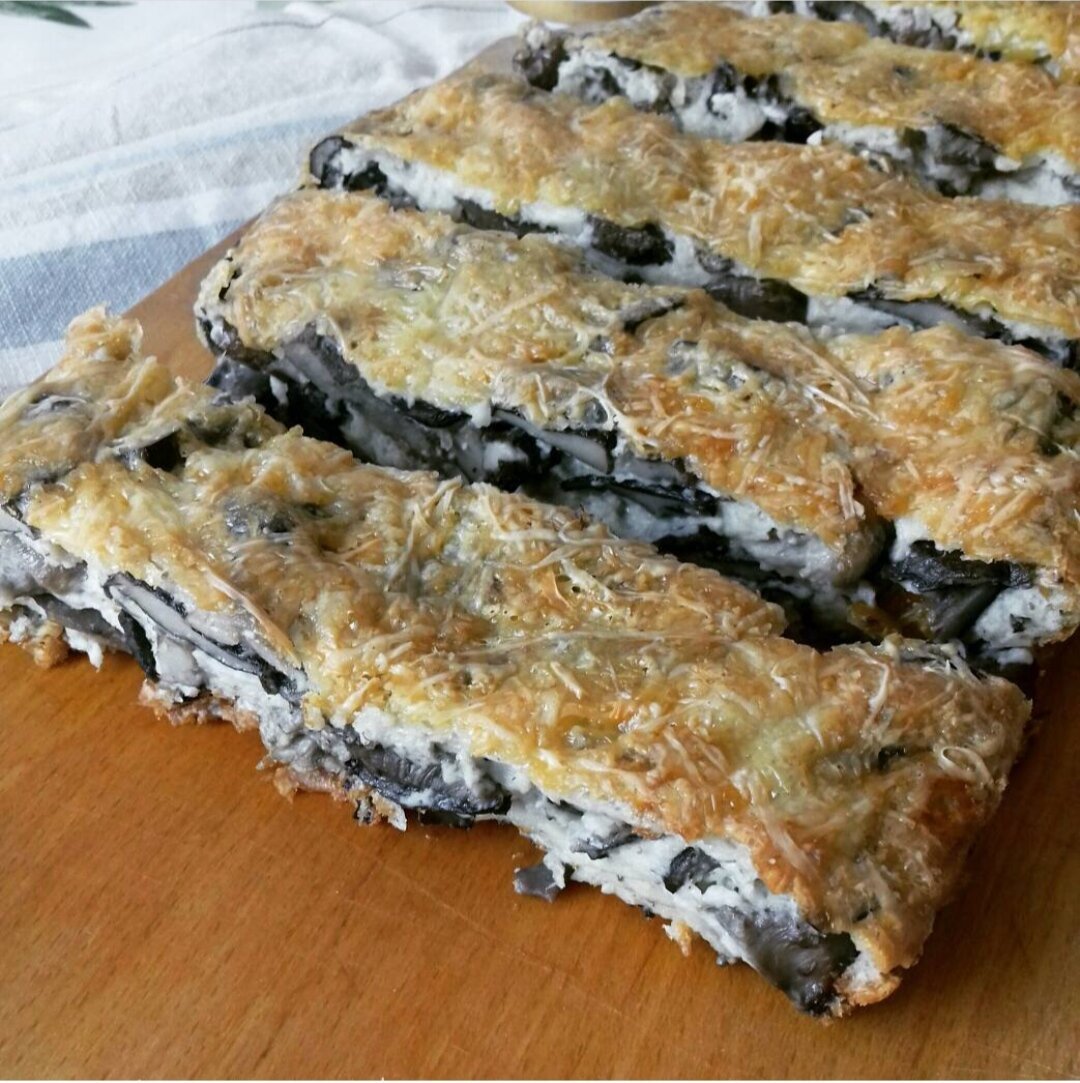 Заливной грибной пирог
