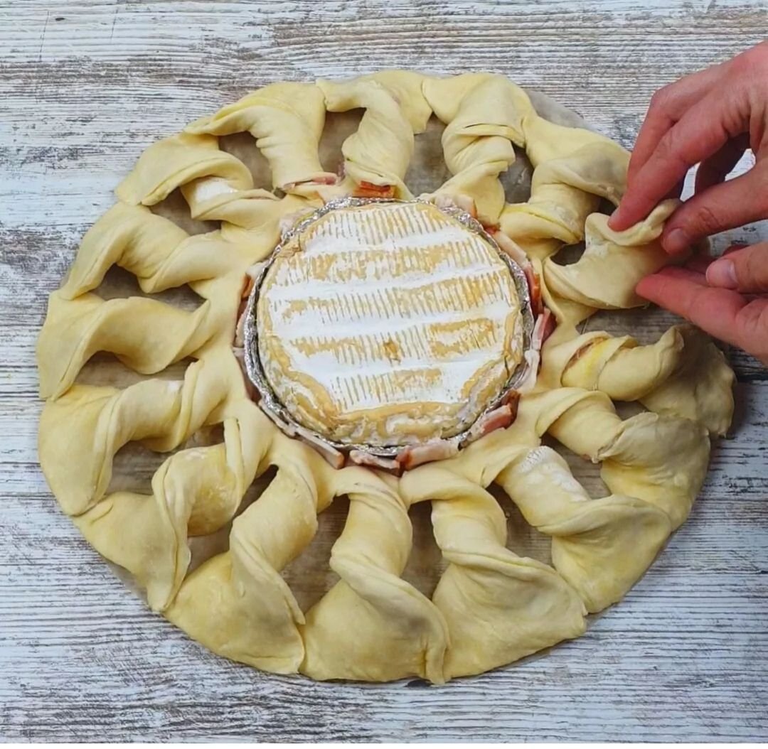 Слоеный пирог с сыром