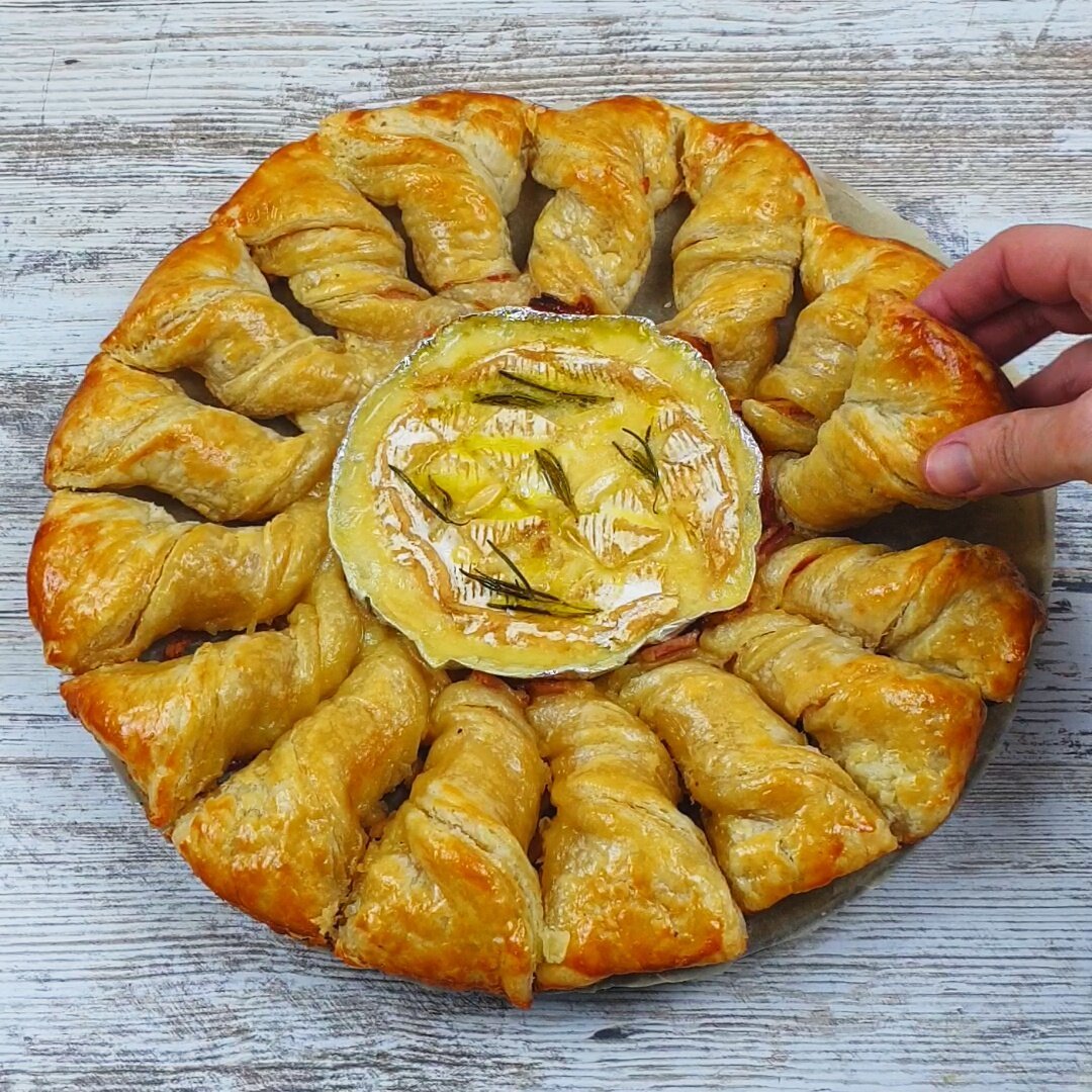 Сырный пирог с ветчиной