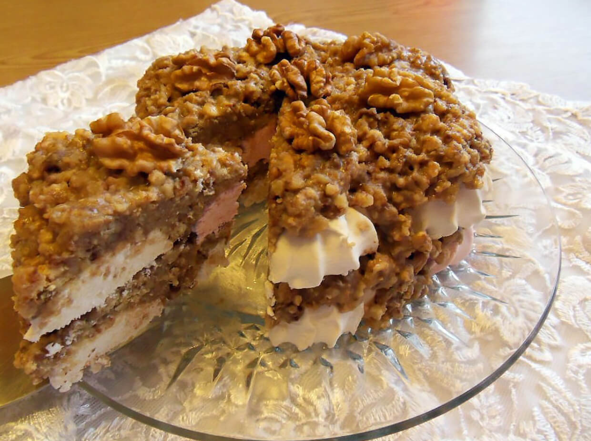 Торт с грецкими орехами и зефиром