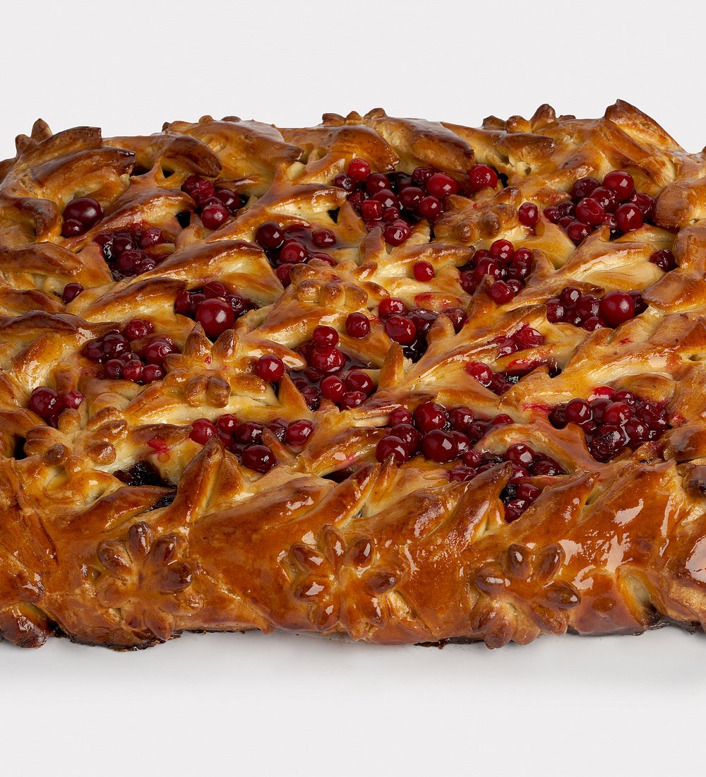 Пирог с яблоком и брусникой