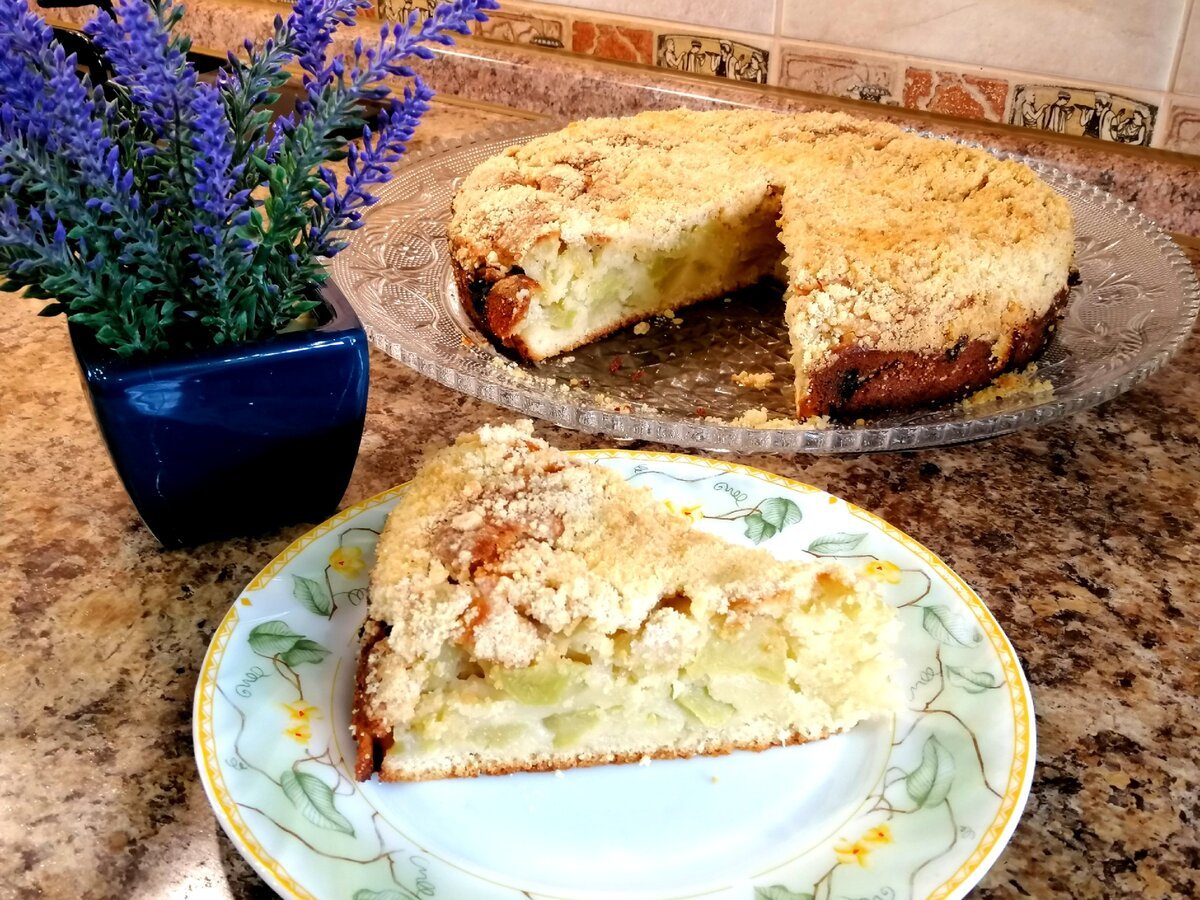 Пирог с яблоками и сметаной