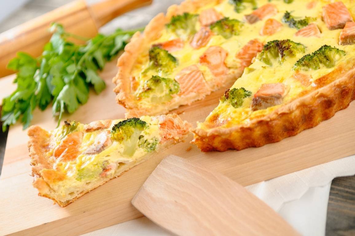 КИШ С лососем и брокколи