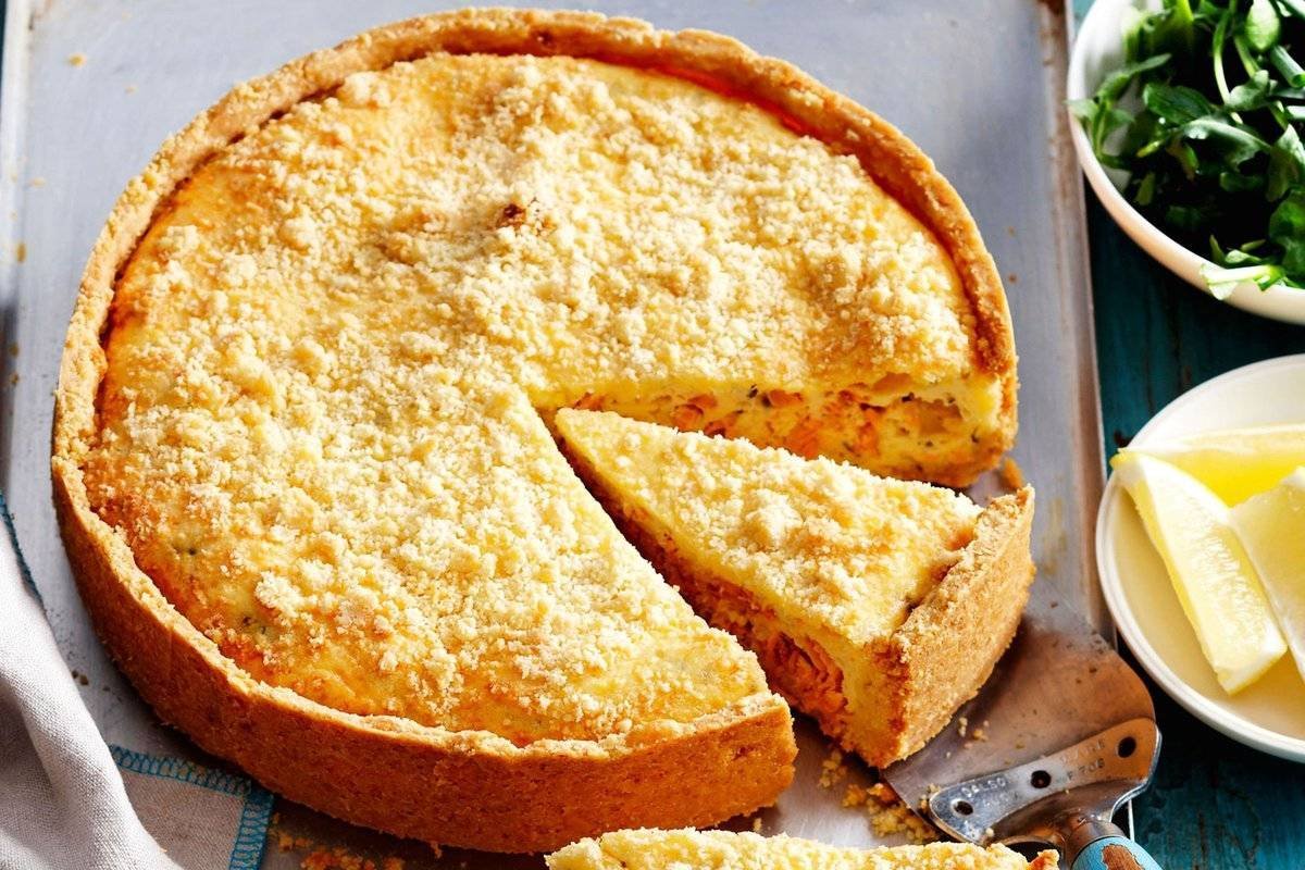 Рыбный пирог из песочного теста