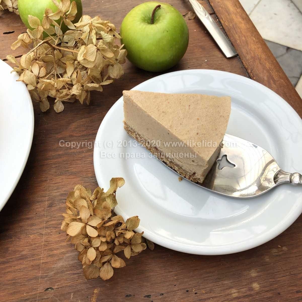 Шарлотка на сметане