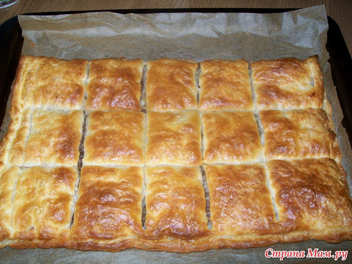 Пирог с мясом из слоеного теста
