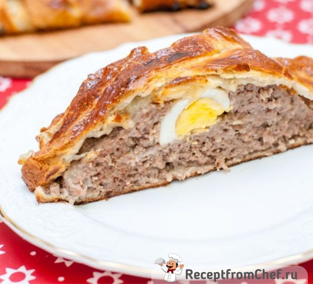 Мясной пирог из слоеного