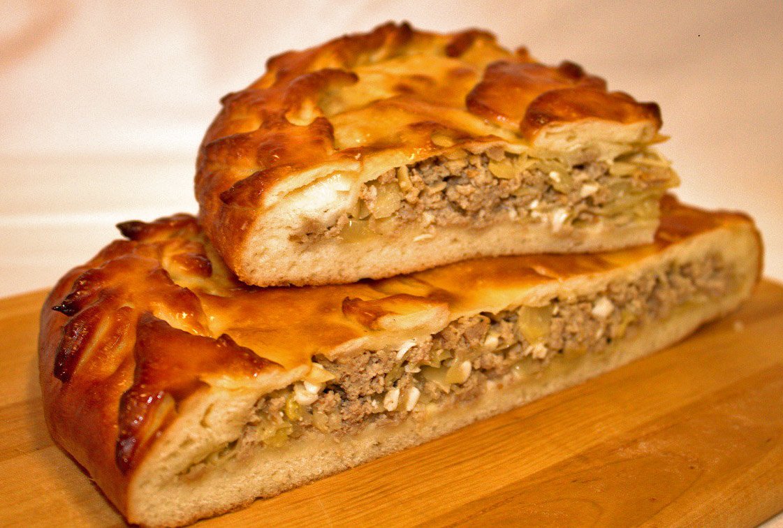 Пирог с мясом в духовке