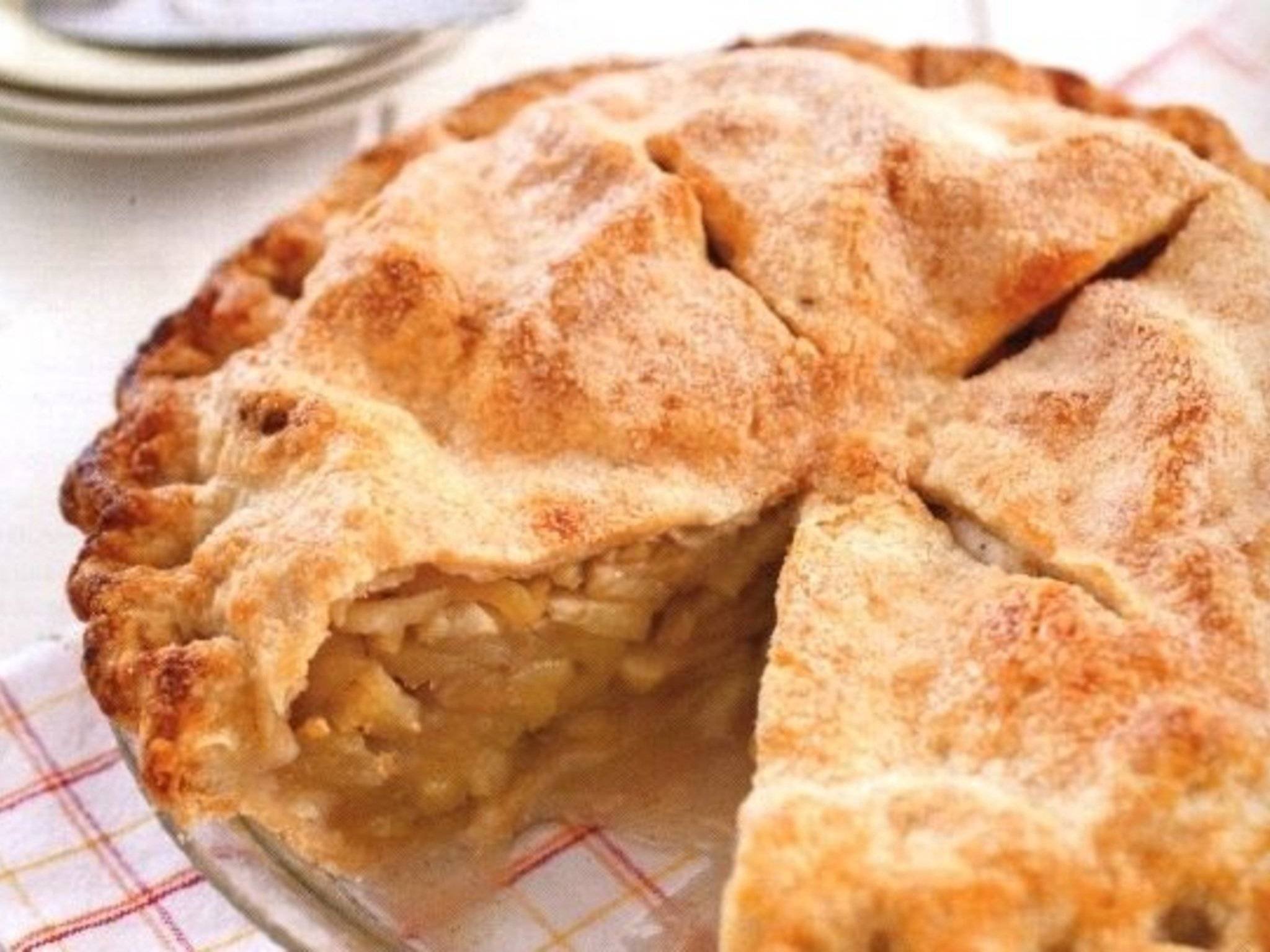 Песочное тесто с яблоками в духовке рецепт. Закрытый яблочный пирог. Пресные пироги с яблоками. Тесто для яблочного пирога. Закрытый пирог с яблоками.