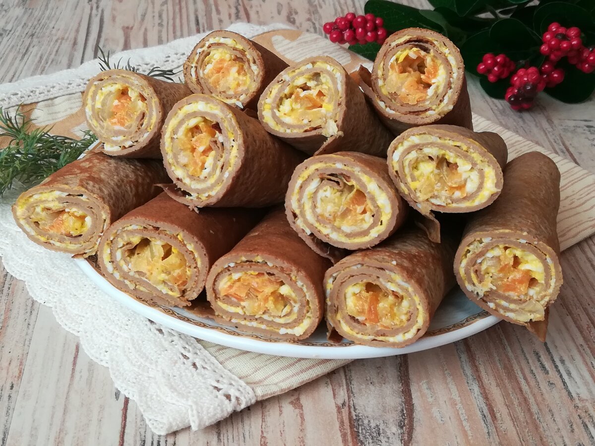 Тушеные куриные желудки с морковью и луком с гречкой