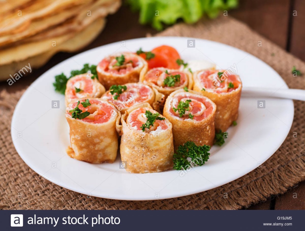 Блинные роллы с семгой