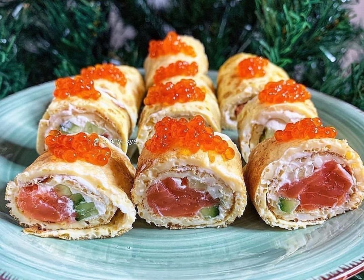 Блины с икрой и творожным сыром
