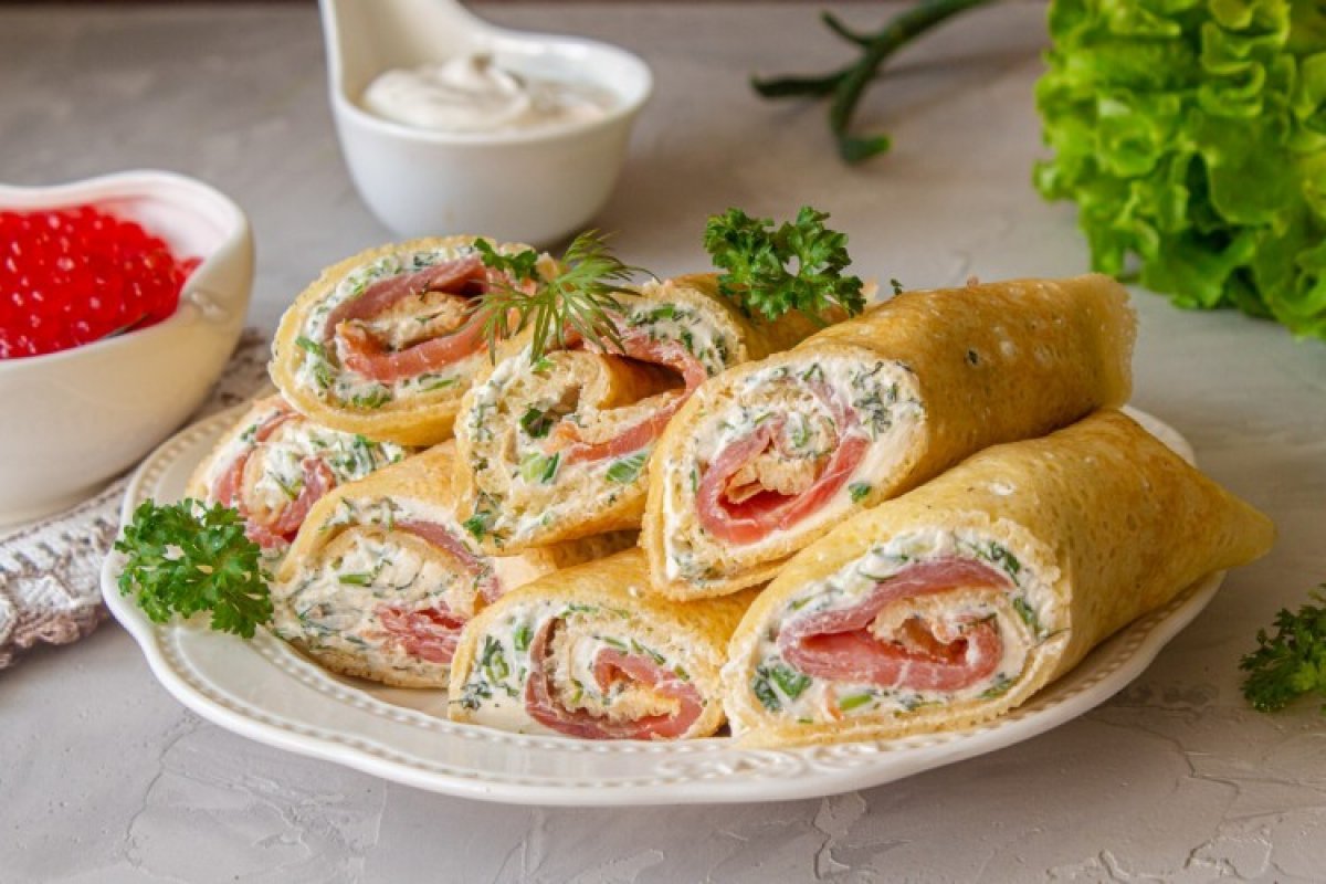 Блины с семгой и творожным сыром
