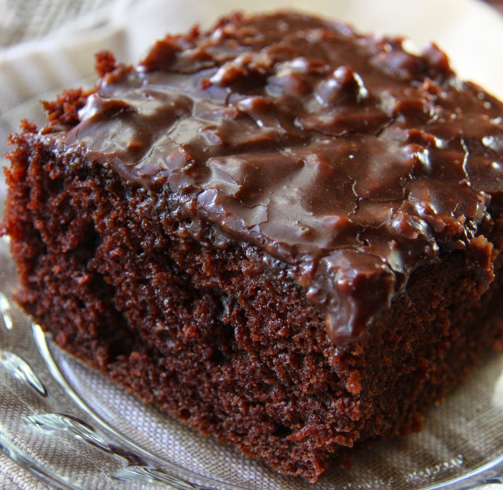 Простой рецепт шоколадного торта с фото. Чоколат-фудж-кейк (Chocolate Fudge Cake). Кекс Брауни шоколадный. Торт с какао. Пирог с шоколадом.