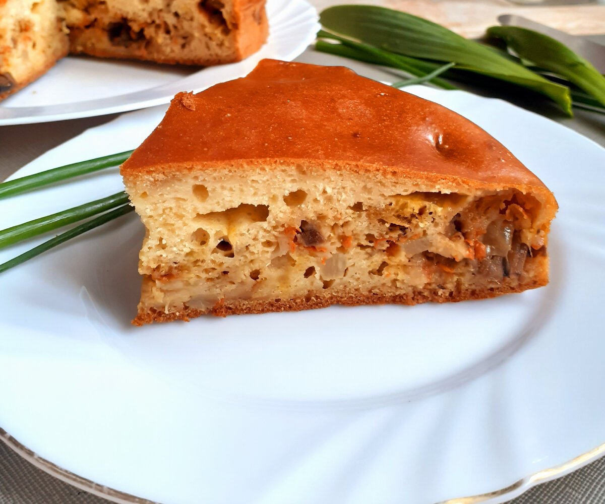 Песочный пирог с ягодами и сметанной заливкой