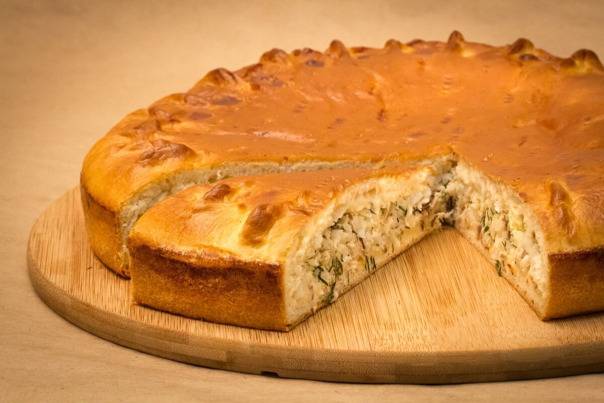 Пирог с рыбой и рисом