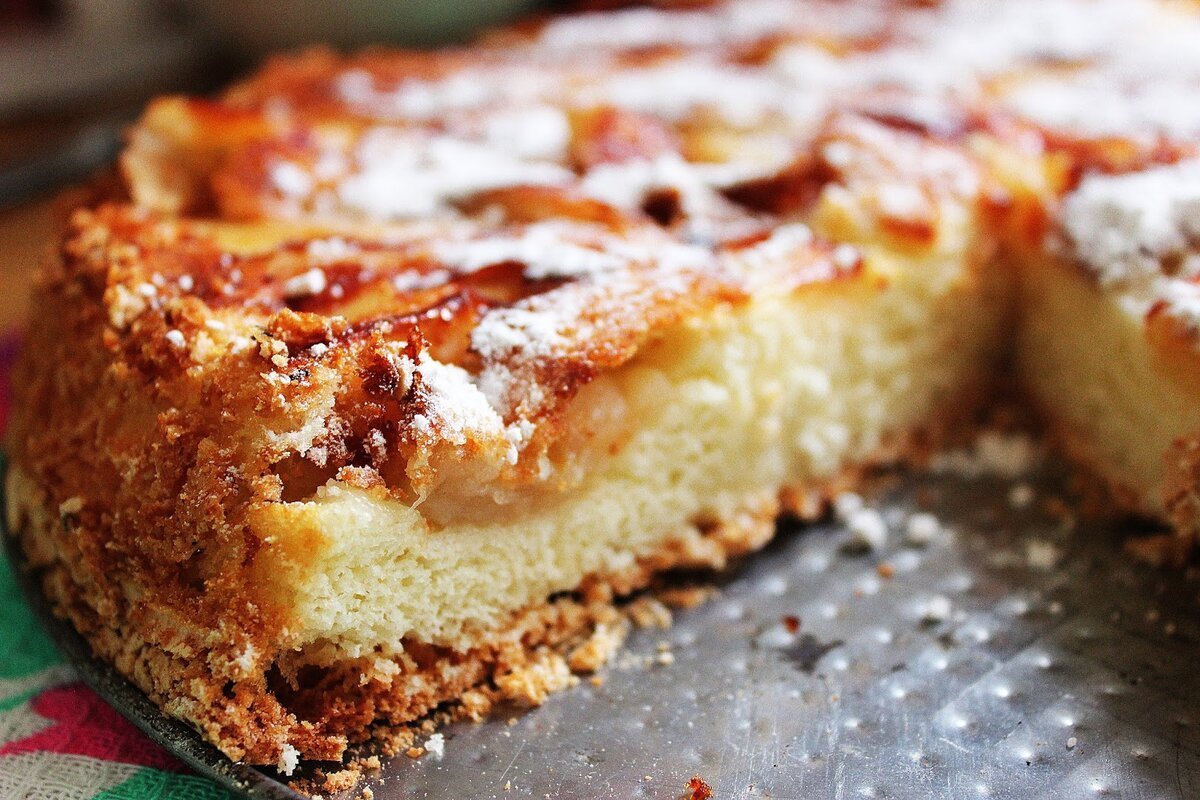 Шарлотка пышная с яблоками в духовке