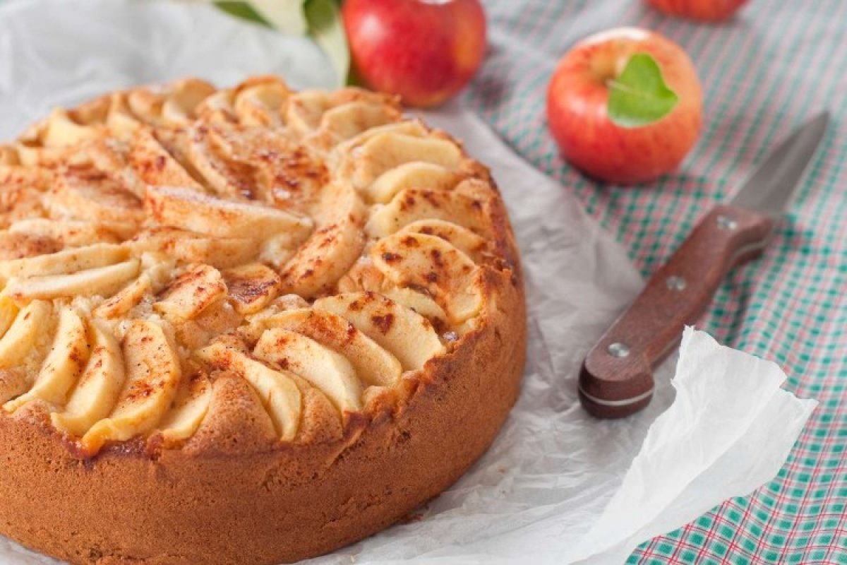Шарлотка с яблоками Юлии Высоцкой