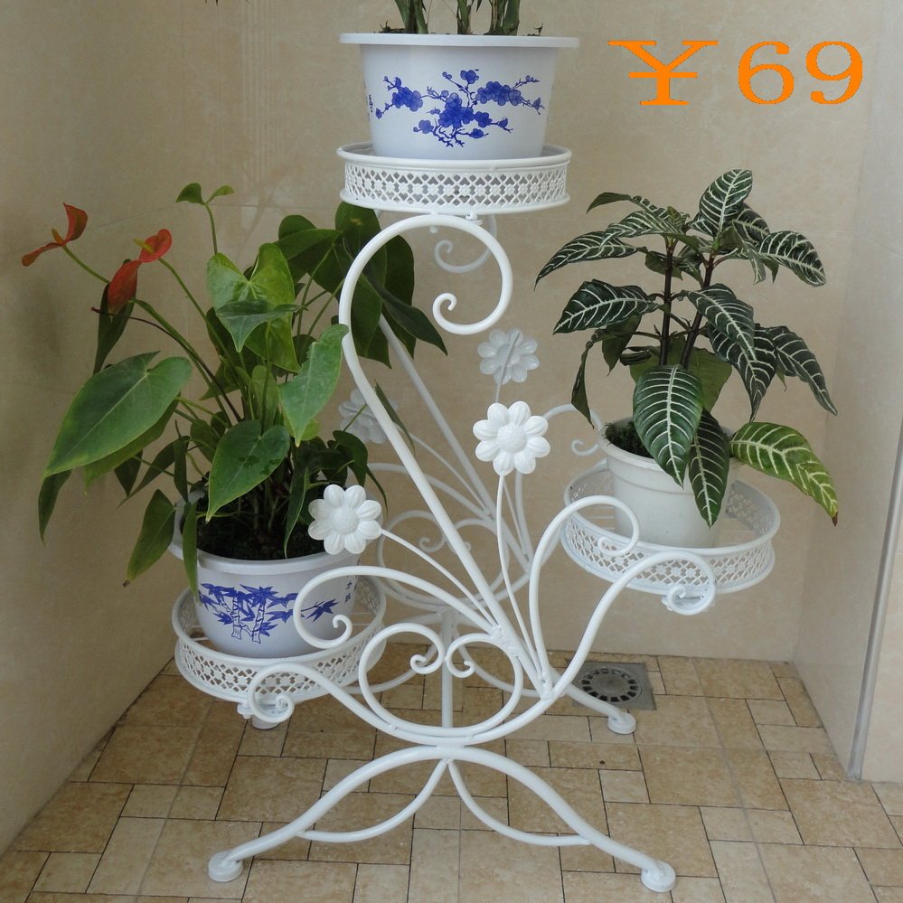 Кованые подставки для коттеджа