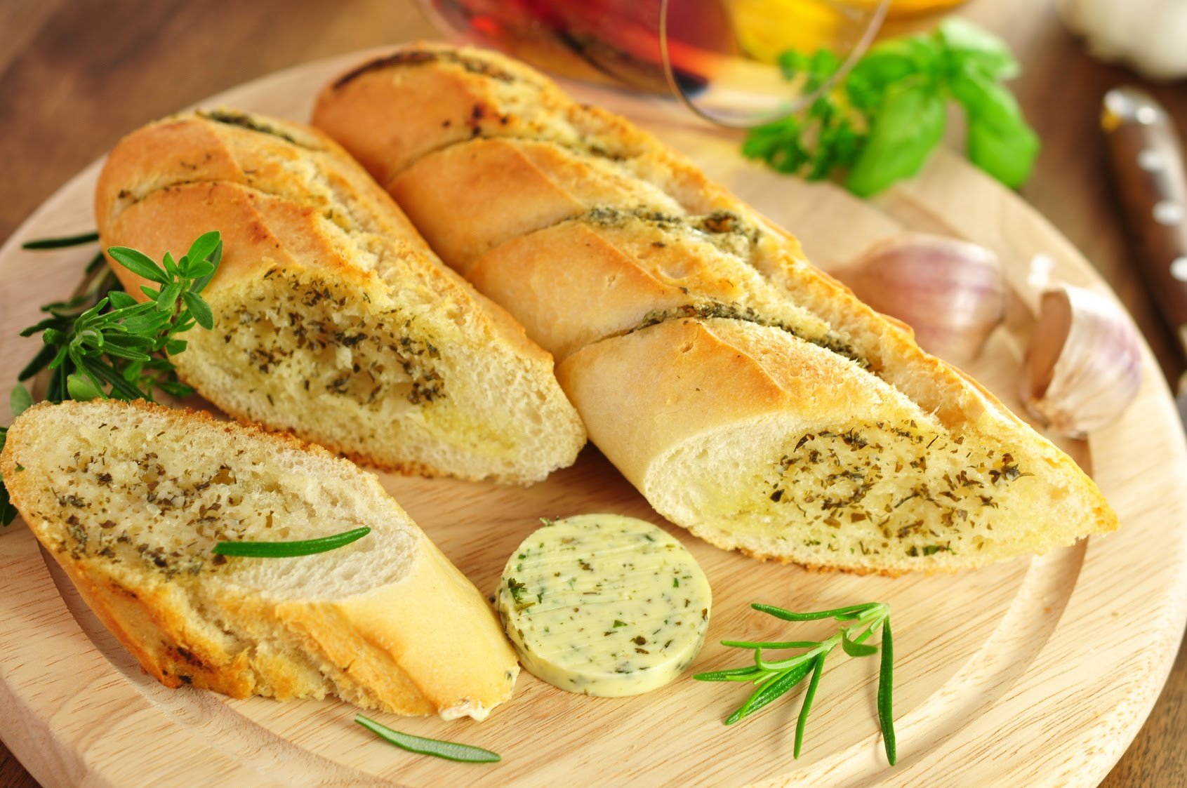 Начинка с укропом. Багет с чесноком. Чесночный хлеб. Хлеб с чесноком и зеленью. Сырный хлеб.