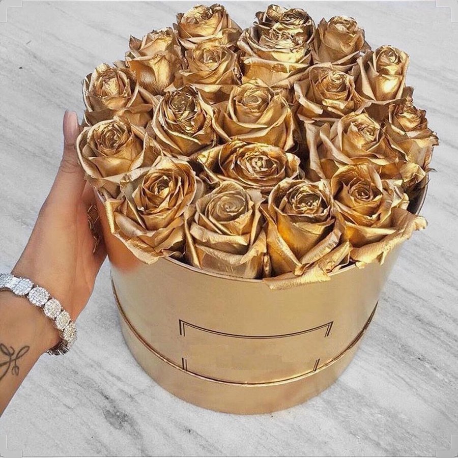 Золотые розы в коробке