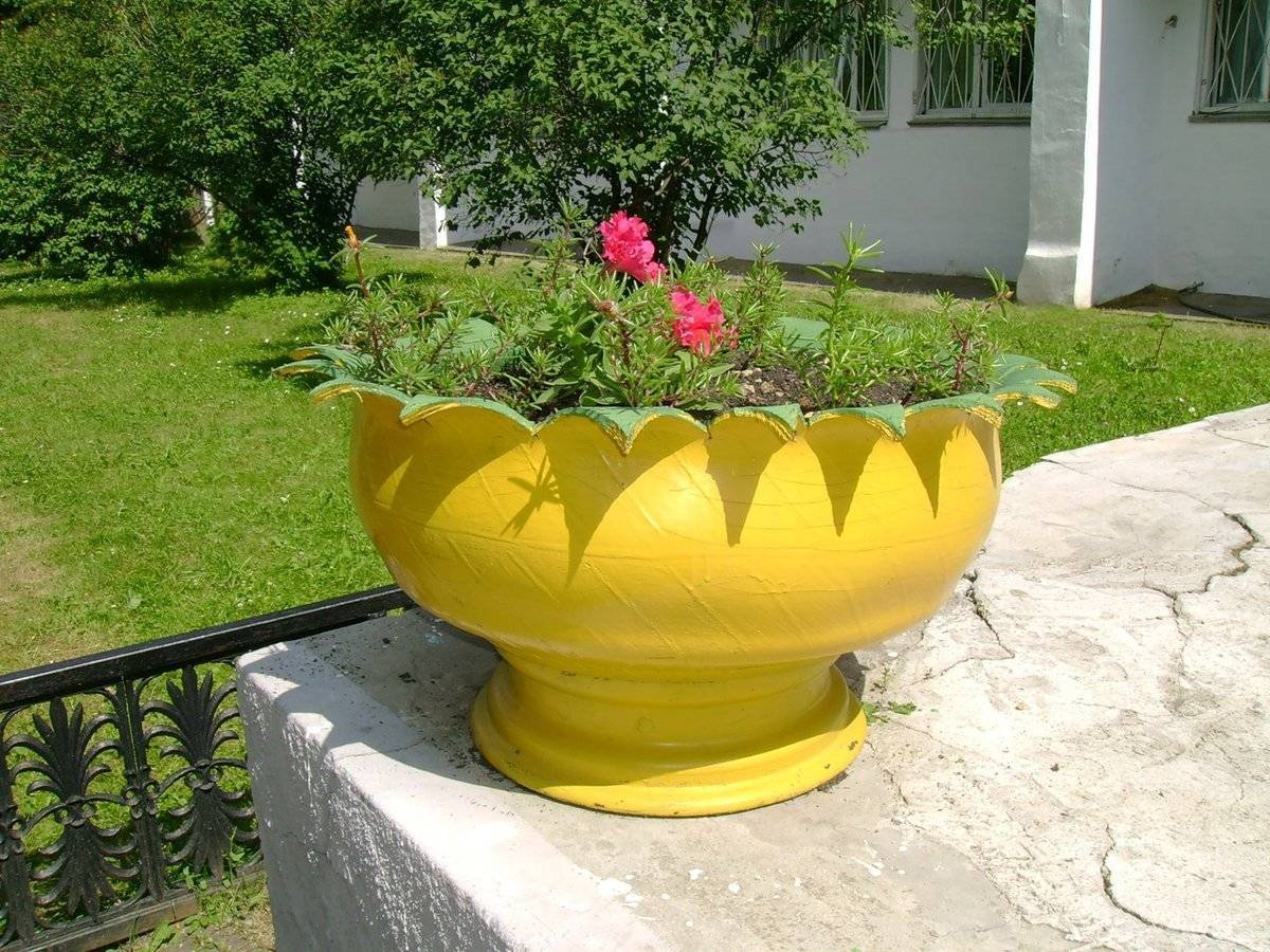 Цветы на лестнице в горшках
